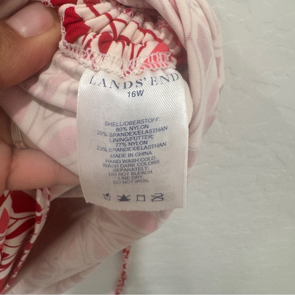 Lands’ End Tankini Swim Top Womens 16W Red Pink Geometric Modest Vacation - Picture 6 of 6